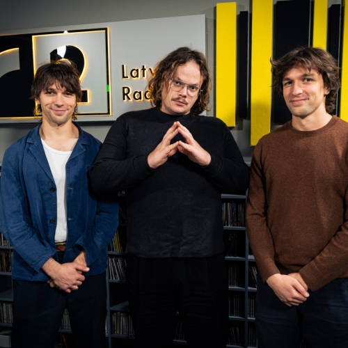 Carnival Youth un Fiņķim kopdziesma