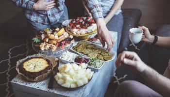Ēdiena kultūra Latvijā un svētku maltīte. Stāsta pētniece Astra Spalvēna