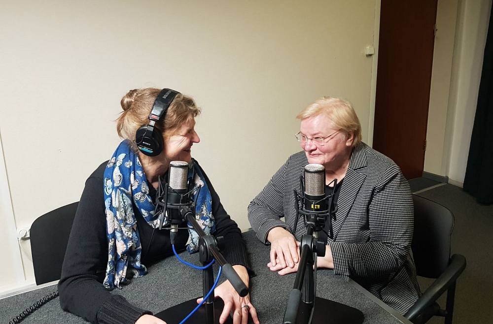 Iveta Medene un Janīna Kursīte