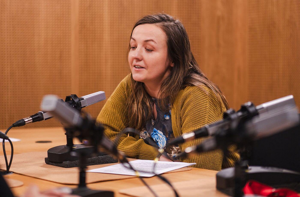 gimst-klausitajas Sarmīte Kolāte