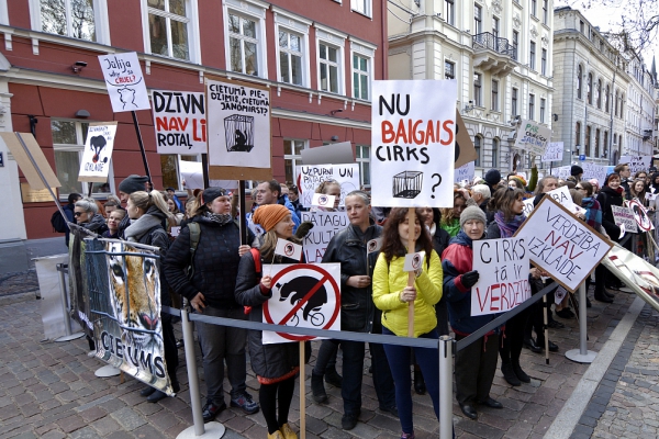 Cilvēks ziņu virsrakstos