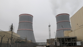 Baltkrievija tehnisku problēmu dēļ aptur elektroenerģijas ražošanu Astravjecas AES