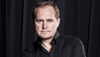 Guntars Račs negaida iedvesmu, viņš vienkārši dara. Vai tas tiešām vienkārši? 
