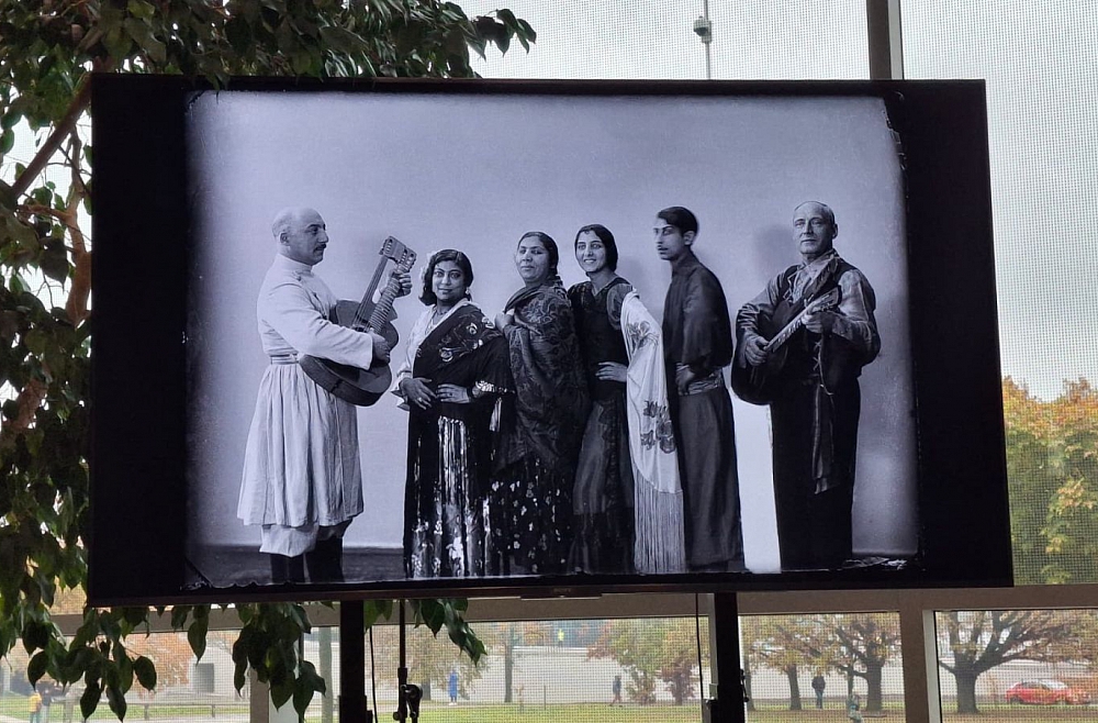 “(Ne)redzamās vēstures. Baltijas romi arhīvu fotogrāfijās”