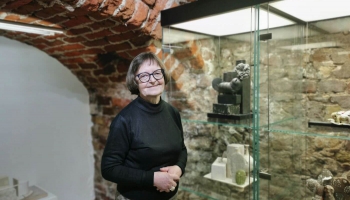 Rīgas Porcelāna muzejā atklāta Jutas Rindinas personālizstāde "Variācijas par tēmu"