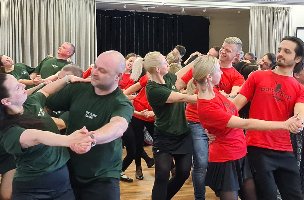 lielkoncerts dejo ar mani latviesi pasaule