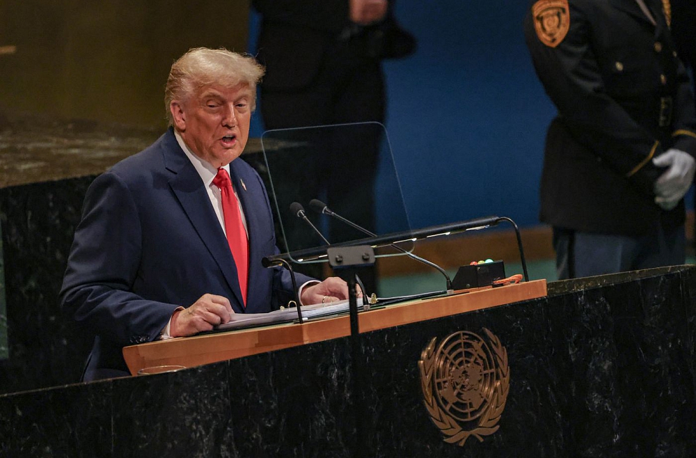 Donalds Tramps nebeidz pārsteigt pasauli. Ekspertu viedokļi par viņa politisko rīcību