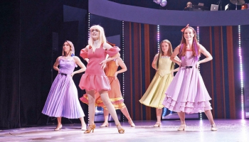 От Гурченко и Хиля до “Мулен Руж” - новогодняя премьера в театре Чехова 