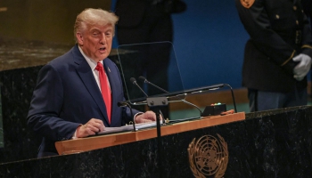 Donalds Tramps nebeidz pārsteigt pasauli. Ekspertu viedokļi par viņa politisko rīcību