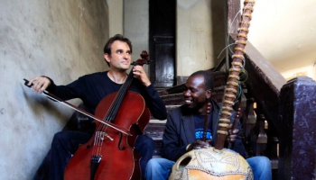 Pasaules mūzika Parīzes un Bamako terora aktos bojāgājušo piemiņai