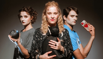 "Raganas" - Dainas Tabūnas romāna skatuves versija Marta Elīna Martinsone iestudējumā