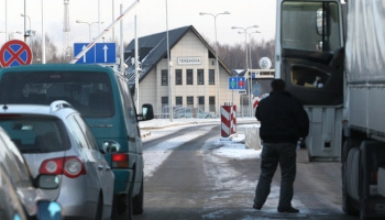Veidojas kravas mašīnu rindas uz Latvijas - Krievijas robežas