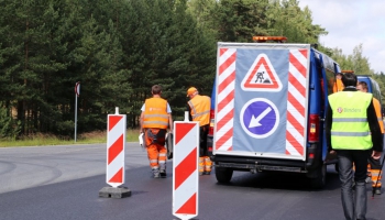 Visā Latvijā sākusies autoceļu remontdarbu sezona
