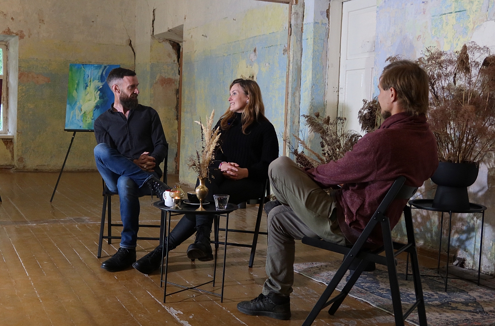 Maija Krasnā, Džeimijs Henebry, Ārdavas muiža