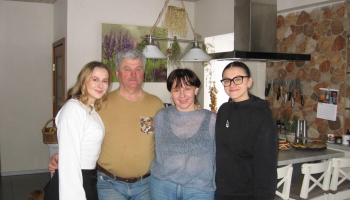 Te ir kā pie vecmāmiņas. Stašulānu ģimenes viesu māja Preiļu pagasta "Dzeņos"