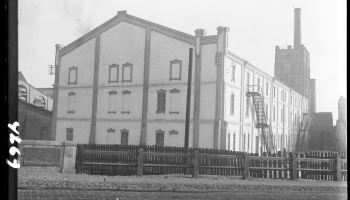 Zīda un gumijas ražošana Rīgā: ieskats divu fabriku vēsturē