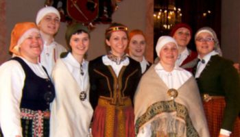 Tradicionālās dziedāšanas grupa "Saucējas" ieskandina pavasari