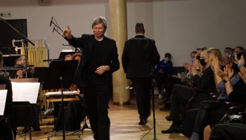 Romēns Lelē, "Sinfonietta Rīga" un Normunds Šnē programmā "Itāļu kinomūzika un baltieši"