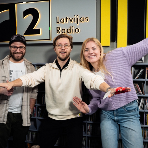 Papīra lidmašīnas atlidina Avenes