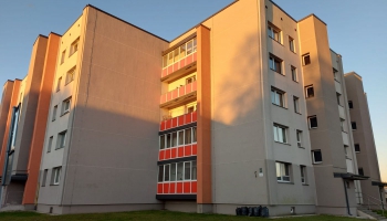 Daudzdzīvokļu namu renovācija Latvijas mazpilsētās