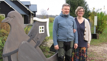 "Baložu māja" Mālpilī top kokā grieztas piparkūku formiņas un arī gardas piparkūkas