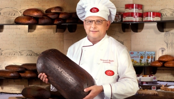 Monopola viesis "Lāču" maizes ceptuves saimnieks - maizniekmeistars Normunds Skauģis