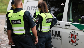 Lietuvā apšaudē uz ceļa iesaistītais turēts aizdomās par dubultslepkavību Pļavniekos