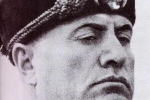 3 gennaio. Benito Mussolini diventa un dittatore in Italia / LR1 / / Lettone