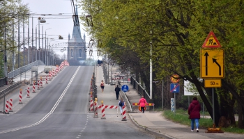 Закрытие Деглавского моста: забота о безопасности или большая политика?