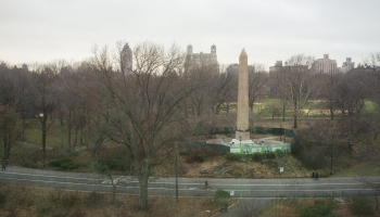 22. februāris. Ņujorkā atklāj no Ēģiptes atvestu obelisku. To dēvē par "Kleopatras adatu"