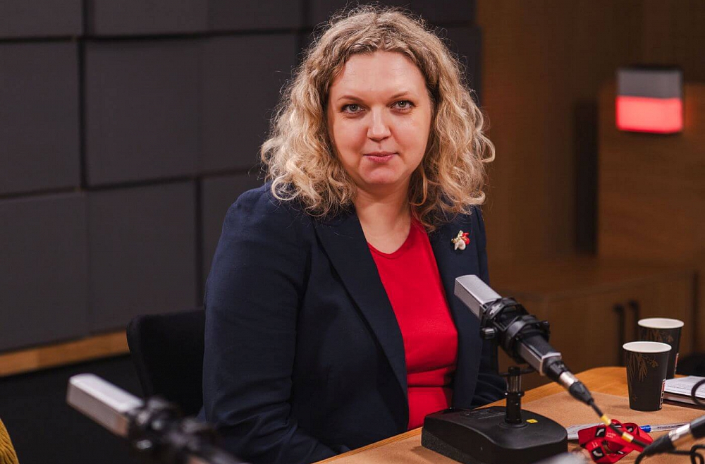 gimst-klausitajas Anda Alksne