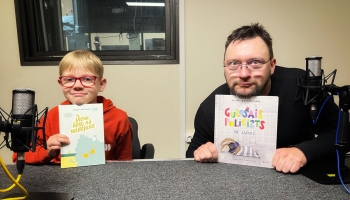 Kopā ar astoņgadīgo Frici lasām divas dzejoļu grāmatas