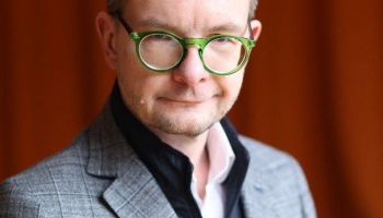 Книжный энтузиаст Александр Шунин: от клуба редких слов до литературного стендапа 