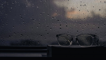 Rudenī pieaug mitruks telpās: kādas problēmas tas rada ēkām un mūsu veselībai