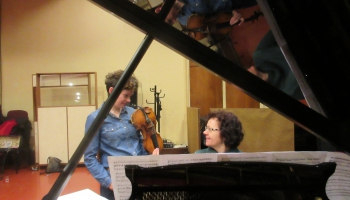 Jāņa Ķepīša "Dienvidu skices". Dace Salmiņa-Fricena (vijole), Sandra Jalaņecka (klavieres)