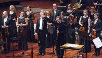 "Sinfonietta Rīga" sezonu noslēdz kopā ar vijolnieku Marku Buškovu