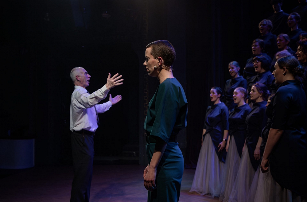 ĢIRTS KRŪMIŅŠ TĒVS KLUSUMS