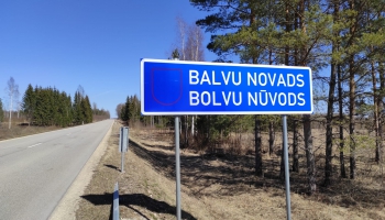 Bolvu nūvods. Дорожные знаки при въезде в Балви: теперь - и на латгальском