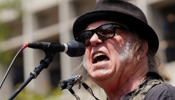 Nedaudz kantri un rokenrola un, protams, folks. Nīlam Jangam - 80