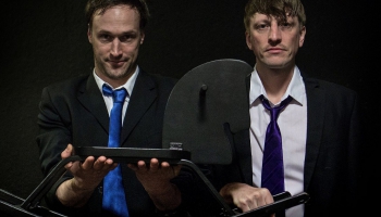 Ar provokatīvu izrādi «Dzimumzīme» atklāj jauno «Dirty Deal Teatro» mājvietu Pārdaugavā