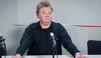 Krustpunktā Brīvais mikrofons ar aktieri un pasākumu vadītāju Valteru Krauzi