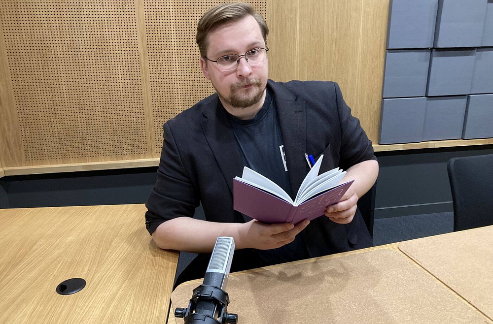 Laiks grāmatām! Intervija ar dzejnieku Ivaru Šteinbergu