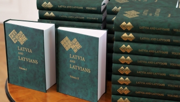 Divu sējumu izdevumā “Latvija un latvieši” priekšplānā ir Latvija kā valsts