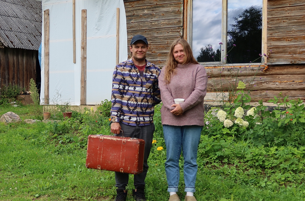 Monta Vecozola, dzīve laukos