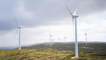 Zaļā enerģija un laikapstākļi: lietavu, vēja un saules ietekme elektrības ražošanā