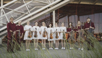 Ar kantrimūziku no Liepājas uz Ameriku: "Amber Strings" uzvar Holivudā un koncertē Rīgā