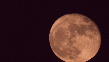 Astronoms Ilgonis Vilks par šovakar gaidāmo pilno Mēness aptumsumu