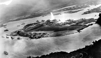 7. decembris. Japānas aviācija veica pēkšņu uzlidojumu ASV jūras spēku bāzei Perlharborā