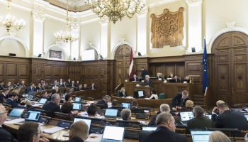 Aptauja: Interese par politiskajiem notikumiem Latvijā sasniegusi zemāko līmeni