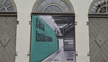 Cēsu Izstāžu nams 40. jubileju svin ar tā interjera autoram veltītu izstādi